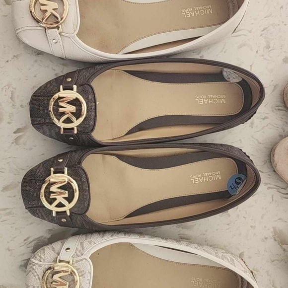 Micheal Kors 3 pairs of flats size 6 gold medallion logo - Picture 3 of 4